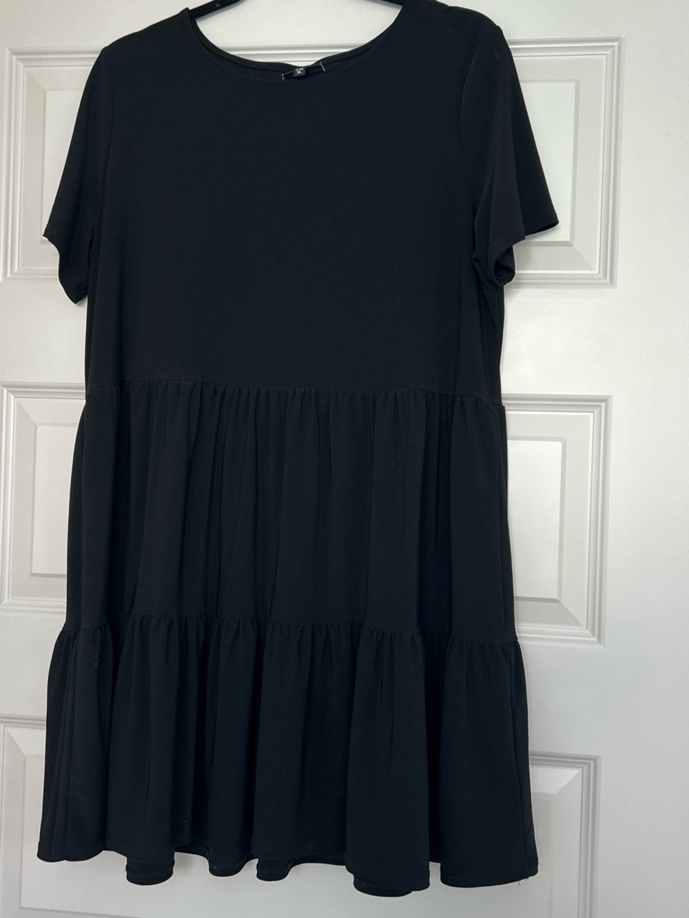 Nicole Miller Black Short Sleeve Tiered Dress